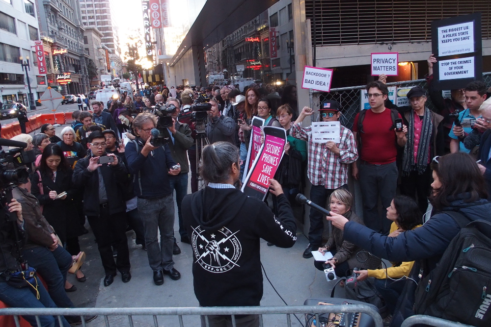 EFF Director of Grassroots Activism speaks at Apple store rally.